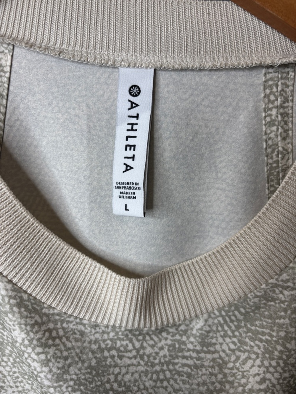 🤍 Athleta Shimmer Tank Women's Large Cream Stretch Crewneck Athleisure Top 🤍 - Picture 3 of 11